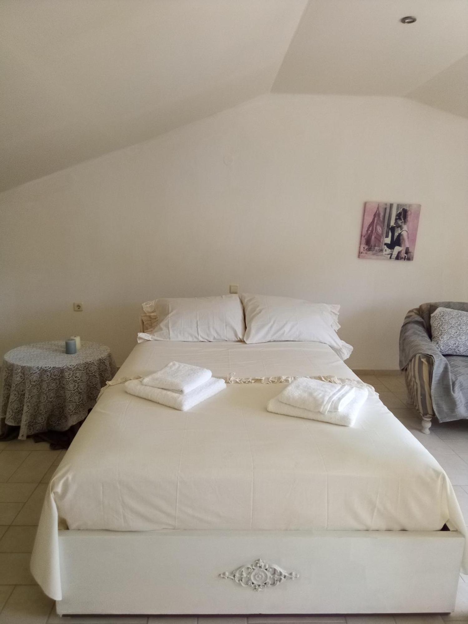 Thekla'S Attic Apartment Katsikas Exterior photo